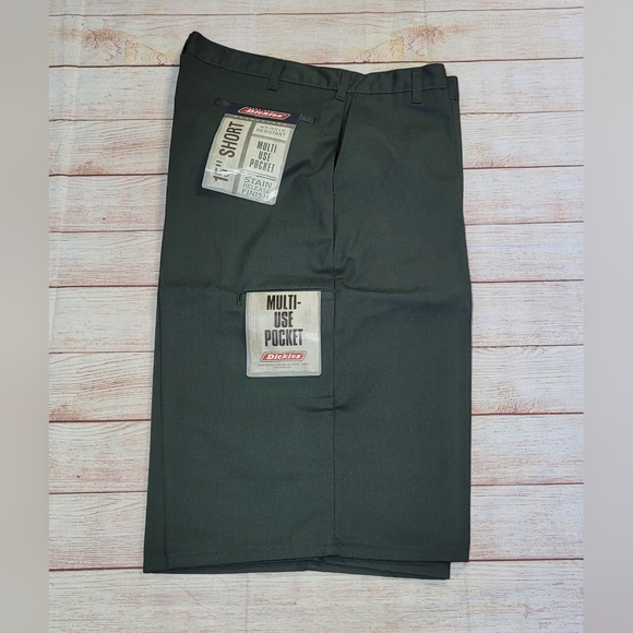 Dickies▪︎Dark Green 15" Shorts w/Multi-use Pocket▪︎ Size 38 *NEW* - Picture 16 of 16